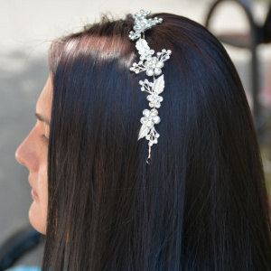 Agrafa eleganta tip coronita cu model floral cu cristale, pe argintiu - Img 6