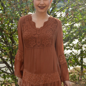 Bluza Amalia cu insertii de broderie si decolteu in V ,nuanta de maro - Img 3