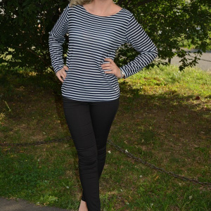 Bluza cu maneca lunga, de culoare bleumarin, cu dungi orizontale - Img 3