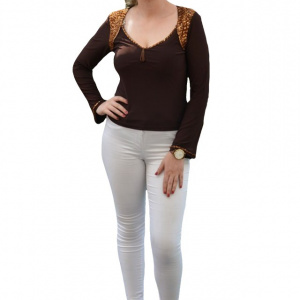 Bluza de ocazie, de culoare maro, cu maneci largi si decor din paiete