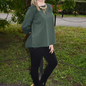 Bluza kaki, model tineresc cu design de funda mare in spate - Img 3