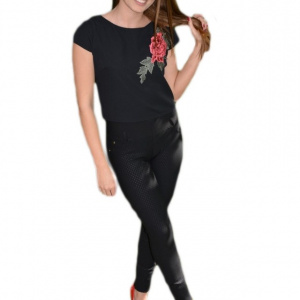 Bluza tinereasca scurta in talie, neagra cu design de floare rosie - Img 1