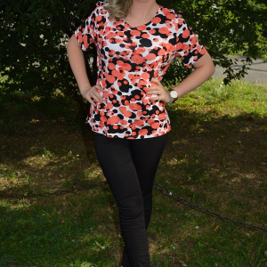 Bluza tip tricou cu maneci scurte si imprimeu de pete colorate - Img 3