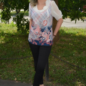 Bluze cu maneca scurta, croi drept pe silueta, albe-roz - Img 6
