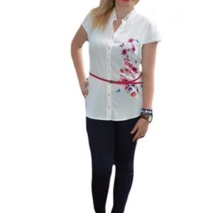 Camasa eleganta cu maneca scurta, culoare alba cu flori roz
