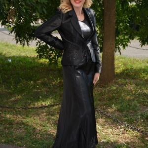 Costum de gala din saten negru cu insertii de margele si cusaturi - Img 3