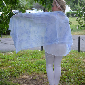 Esarfa in tendinte de culoare albastra cu model floral brodat - Img 2
