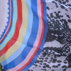 Esarfa moderna de mari dimensiuni cu imprimeu multicolor - Img 5