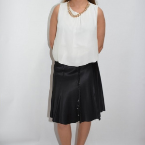 Fusta rafinata din saten, culoare neagra, model scurt in clini - Img 5