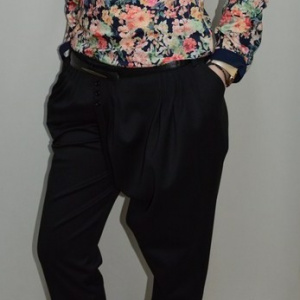 Pantalon tineresc cu croiala moderna, nuanta neagra cu buzunare - Img 3