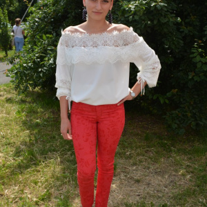 Pantalon tineresc cu design floral pe fond rosu, model lung - Img 2