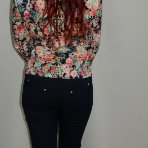 Pantalon trendy, nuanta de bleumarin, design floral modern - Img 6
