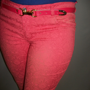Pantaloni casual, corai, mulati, picioarele sunt puse in evidenta - Img 5