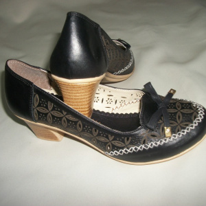 Pantof cu model deosebit perforat in piele, infrumusetat cu funda - Img 6