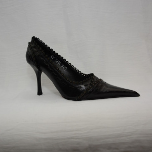 Pantof negru deosebit, toc subtire, strasuri aurii fashion - Img 6