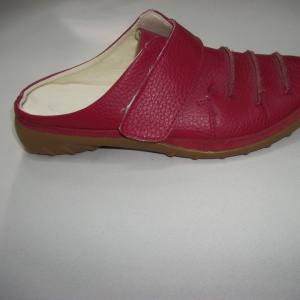 Papuc clasic inchis la varf, nuanta rosie, bareta peste picior - Img 2