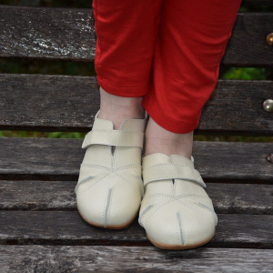 Papuc inchis in fata, din piele naturala, cu design format din cusaturi - Img 3