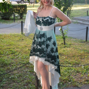 Rochie alba cu bolerou iar ,trena cu insertie de dantela - Img 5