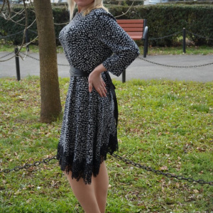 Rochie casual-elegant cu design bicolor si insertie de dantela lata - Img 4