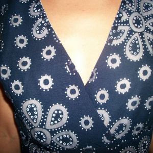 Rochie casual, V adanc in fata si spate,de culoare bleumarin - Img 2