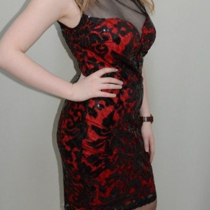 Rochie chic, nuante de negru-rosu, design interesant de paiete - Img 3