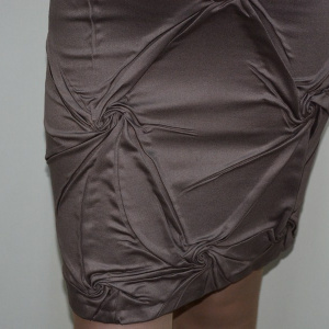 Rochie clasica, nuanta de nisipiu, design chic aplicat - Img 3