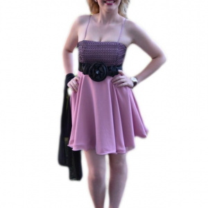 Rochie de culore plamaniu,cu bust imbracat in dantela neagra - Img 1