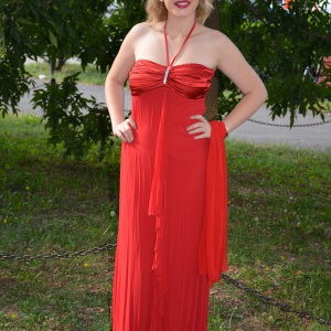 Rochie de gala lunga, de culoare rosie aprinsa, cu o trena discreta - Img 2
