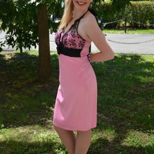 Rochie de gala scurta, un roz placut cu insertii din dantela ca design - Img 3