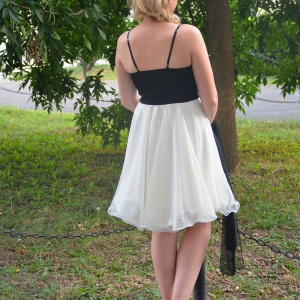 Rochie de gala scurta, usor evazata, in nuante de alb cu negru - Img 5