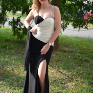 Rochie de ocazie bicolora, cambrata pe corp si slit adanc pe picior - Img 5