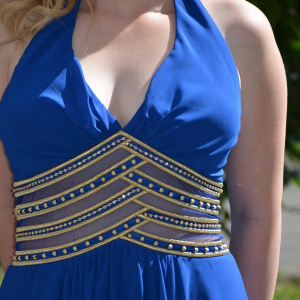 Rochie de seara lunga, albastru regal cu trena, insertii de voal si strasuri aurii - Img 6