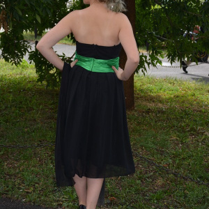 Rochie de seara scurta, din voal negru, cu banda verde in talie - Img 4