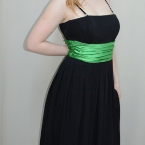 Rochie de seara scurta, din voal negru, cu banda verde in talie - Img 6