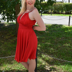 Rochie de seara scurta, pe culoare rosie cu insertii de strasuri - Img 2