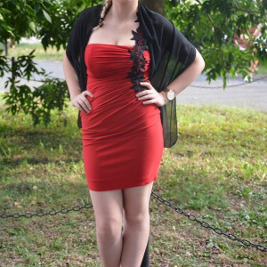 Rochie de seara scurta, rosie, cu insertii din dantela si broderie neagra - Img 5