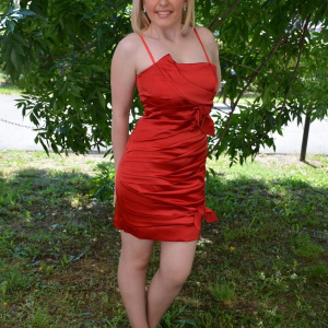 Rochie de seara scurta, rosie, rafinata, cu cute orizontale fronsate - Img 4