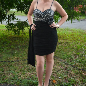Rochie de seara scurta, tinereasca, cu bust animal-print negru si gri - Img 2