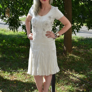 Rochie de vara, alba, cu aspect creponat si broderie deosebita - Img 5