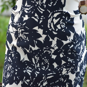 Rochie de zi, cu maneca scurta si imprimeu mare pe fond alb - Img 6