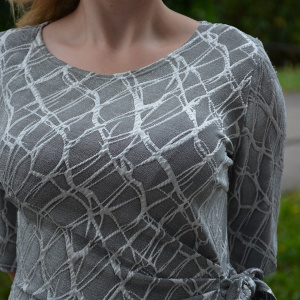 Rochie de zi simpla, cu imprimeu geometric cu alb, pe fundal gri - Img 5
