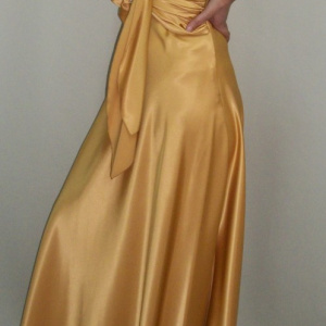 Rochie deosebita de gala, design modern, cu trena, din saten auriu - Img 4