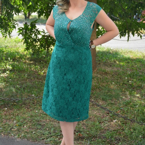 Rochie din dantela verde decorata cu strasuri in partea de sus - Img 6