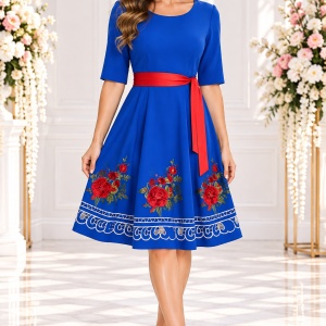Rochie elegantă albastru regal cu broderie florală și cordon roșu – model feminin de ocazie