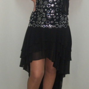 Rochie eleganta lunga, insertii de paiete argintii si trena din volanase - Img 6