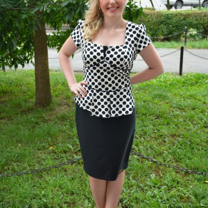 Rochie eleganta tip costum, de culoare negru-alb, cu buline mari - Img 2