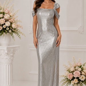 Rochie fashion de culoare argintie, model lung cu decupaje