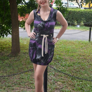 Rochie mini, de culoare gri cu dungi mov, model fara maneci - Img 5