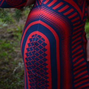 Rochie mulata, nuanta de rosu-bleumarin, design geometric - Img 5