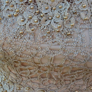 Rochie rafinata de culoare crem, cu dantela si margele aurii - Img 5